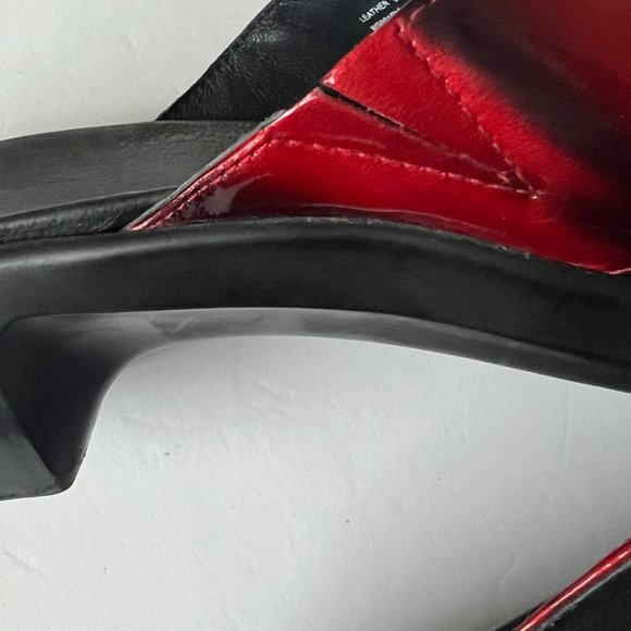 ARAVON Women's "Paola" Red & Black Patent Slip-On Leather Sandals NWOT Size 10 - Picture 3 of 7
